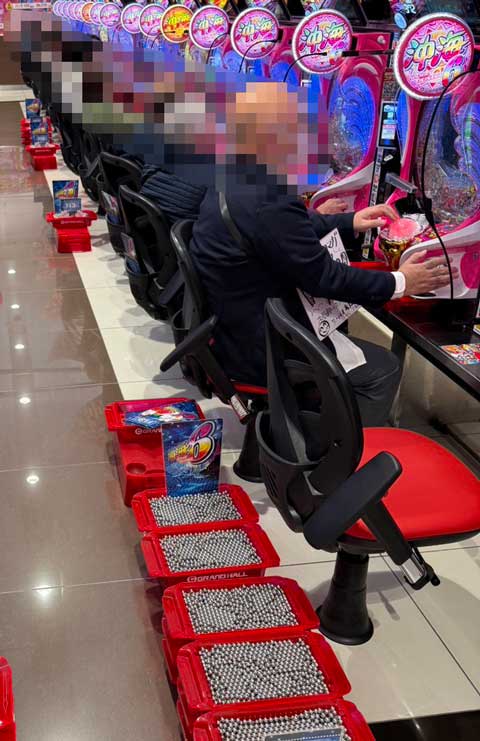 �p�`���R���̕��i