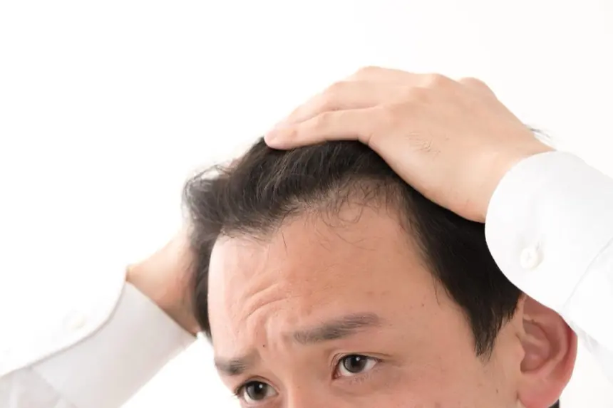 【毛髪診断士監修】髪が細くなったときはどうすれば?細くなる理由や太くするための対策を解説