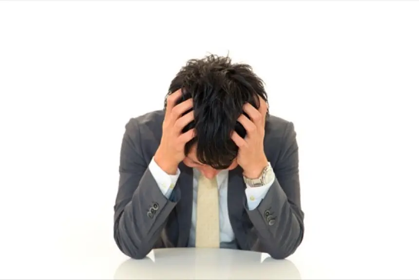 冬にフケがひどくなるのはなぜ?応急処置に加えて要因に応じた対策も解説