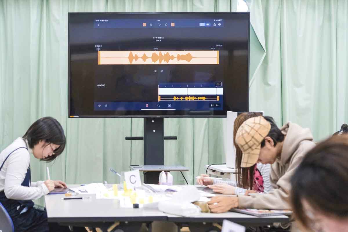 ドローミで絵コンテ制作に取り組む京都芸術大学の学生