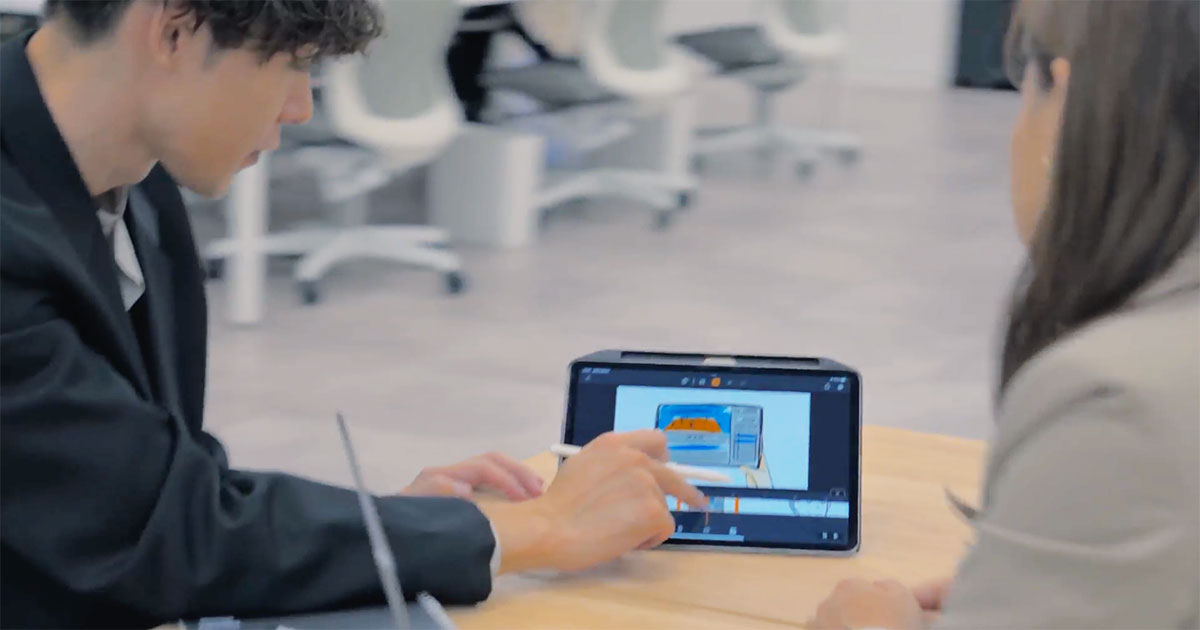 絵コンテを使ったクライアントや制作チーム内での合意形成の様子