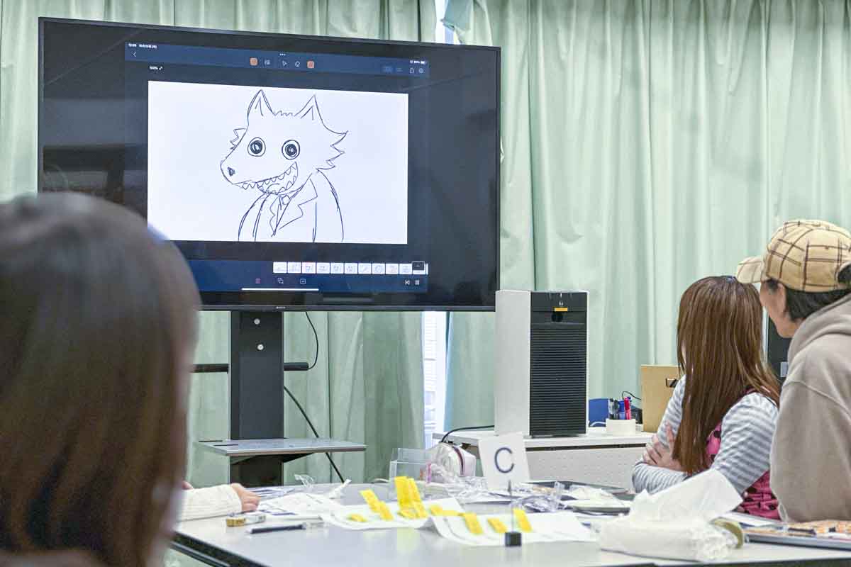 ドローミで制作した絵コンテを発表する京都芸術大学の学生
