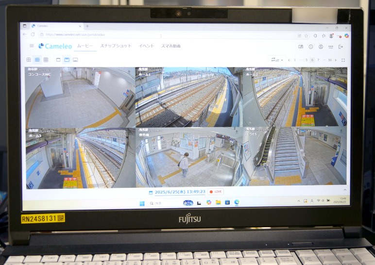 大型モニタやPC、タブレットなど、社員が常にカメラ映像を確認できるデバイスを、鉄道事業所と本社に設置。
